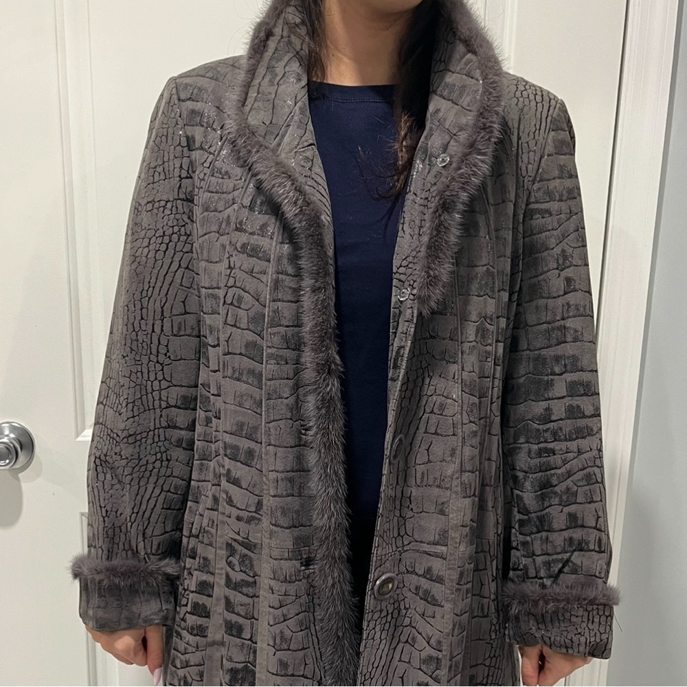 Elegant Gray Suede/Faux Fur Trimmed Women's Coat